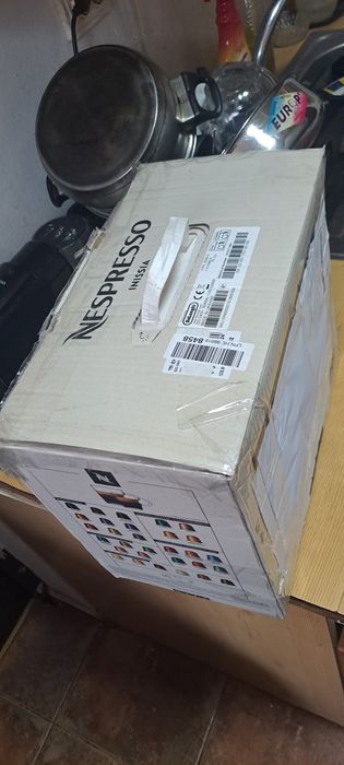 Vand aparat de cafea cu capsule nespresso nou in cutie