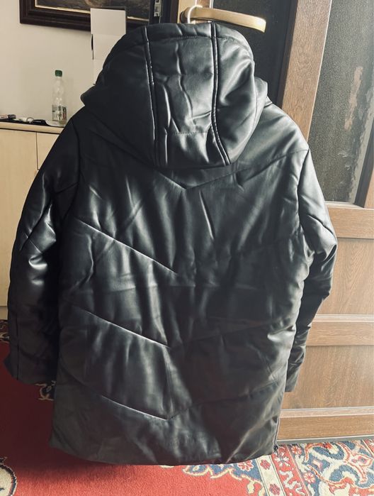 Geaca neagra de iarna