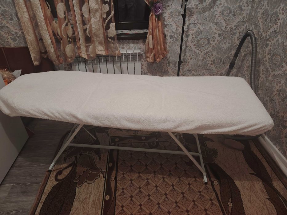 Кушетка  бу очень прочный