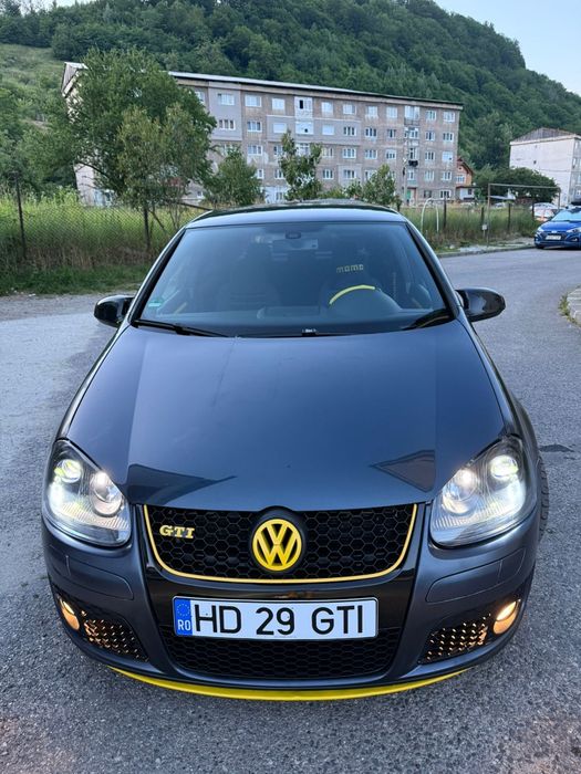 Volkswagen Golf 5 GTI 300cp