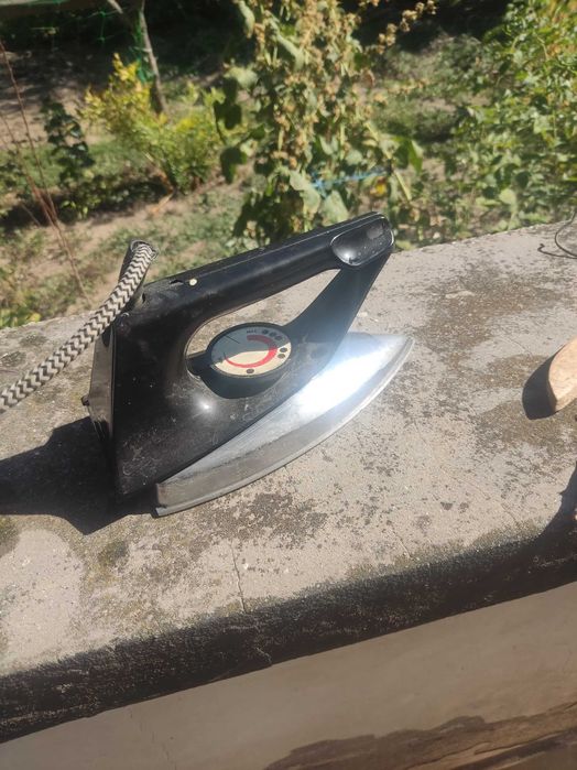 Стара ретро ютия (работи)