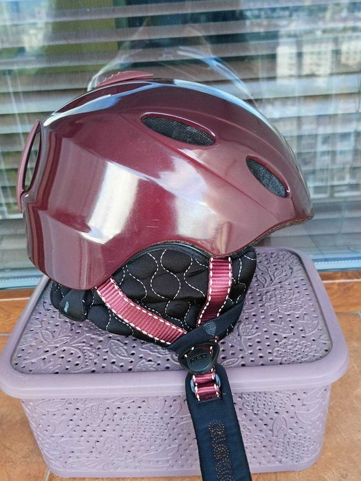 Дамска /момичешка ски каска 30лв.