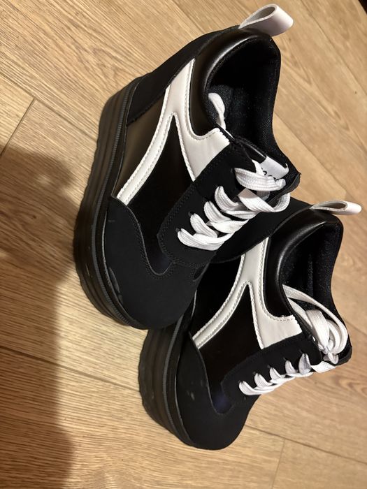 Дамски обувки на платформа