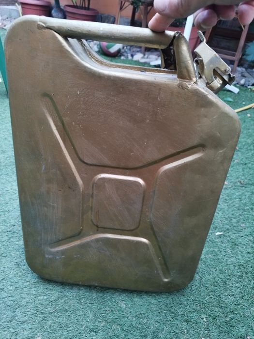 Стара туба направена на бар за алкохол