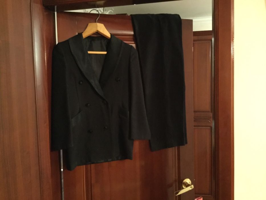 Продам из чистой шерсти школьный костюм двойка.