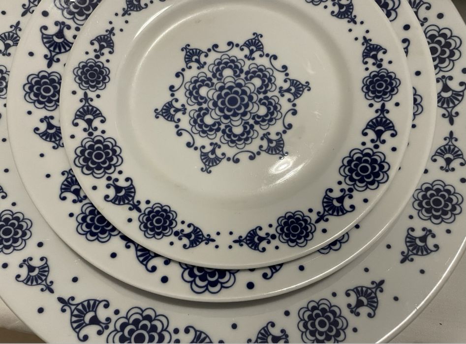 Serviciu masa Kahla impecabil