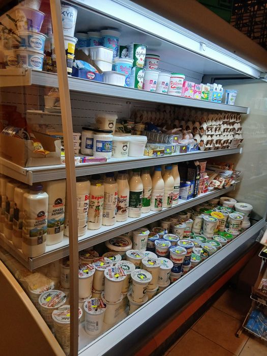 Продавам вертикална витрина