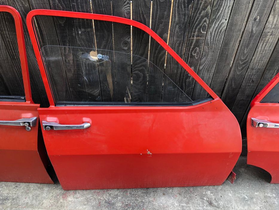 Vand 4 usi complete Dacia 1310/in stare buna