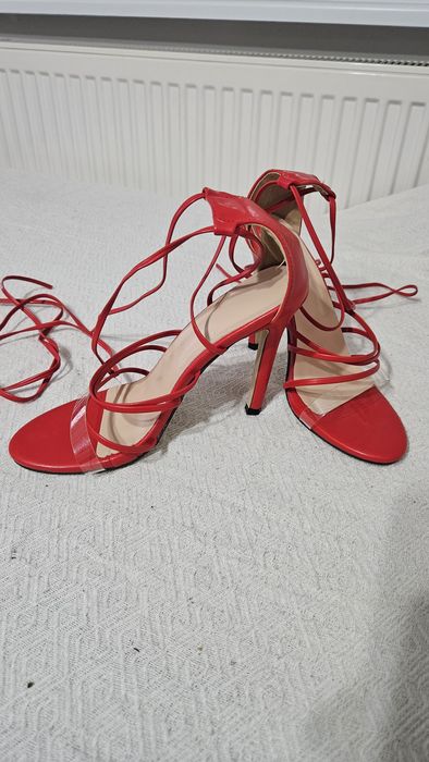 Официални червени сандали 38 номер