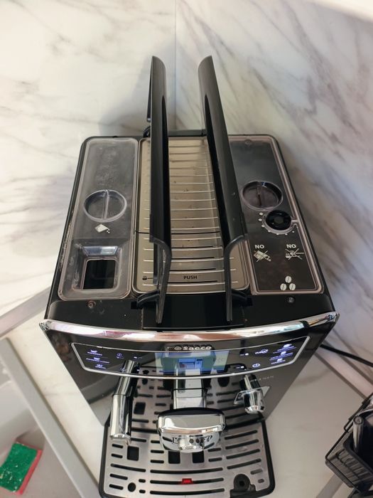 Кафе автомат Saeco Xelsis HD8946 Черна