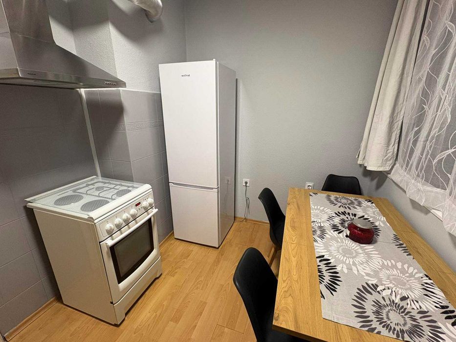 Дава се под наем Тристаен апартамент в Добрич, ЖП Гара - 80 кв.м за 357 € - Снимка #8