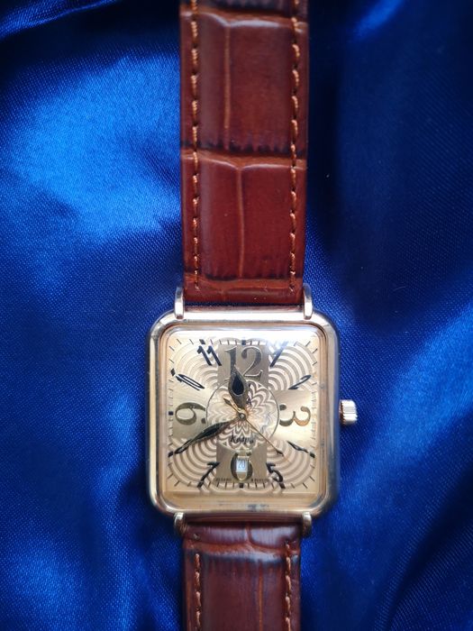 Часы мужские. Золотые.