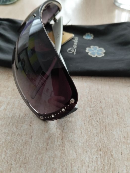 Ochelari de soare noi