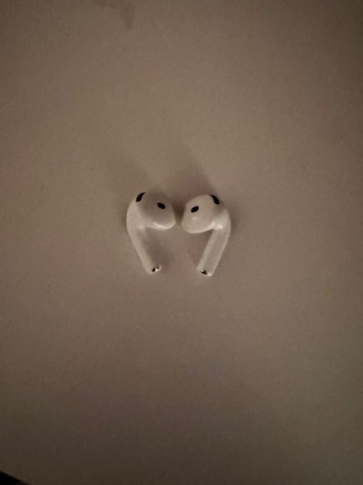 Продаются AirPods 4
