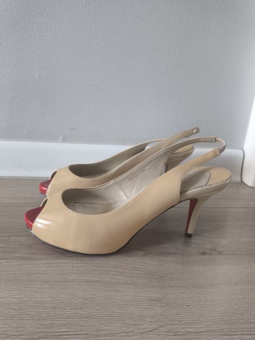 Продам туфли Christian Labutin 39
