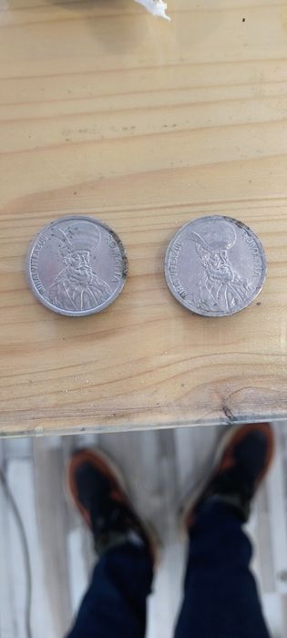Monede de 100 lei.