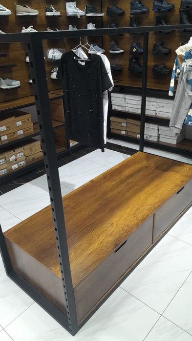 Продаётся обувная ветрина