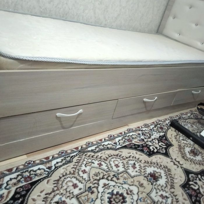 Детская кровать с полками