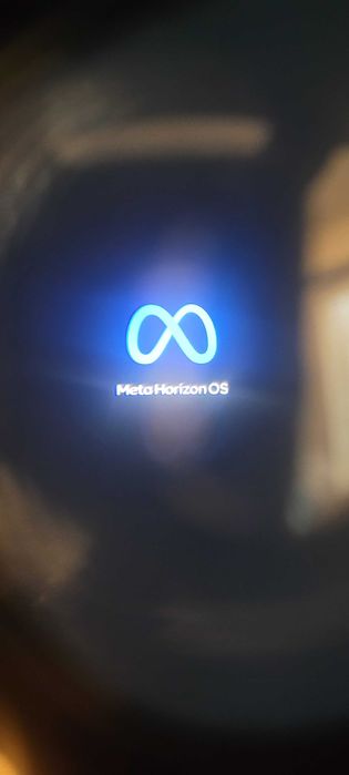 Quest 2 128GB със Kiwi Strap, USB батерии и др.