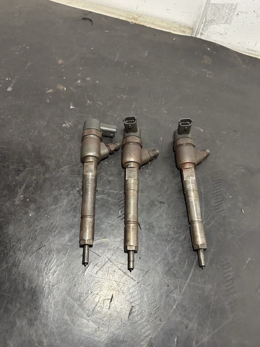 Injector injectoare Fiat punto 1.3 diesel doblo 1.3 diesel 0445110183