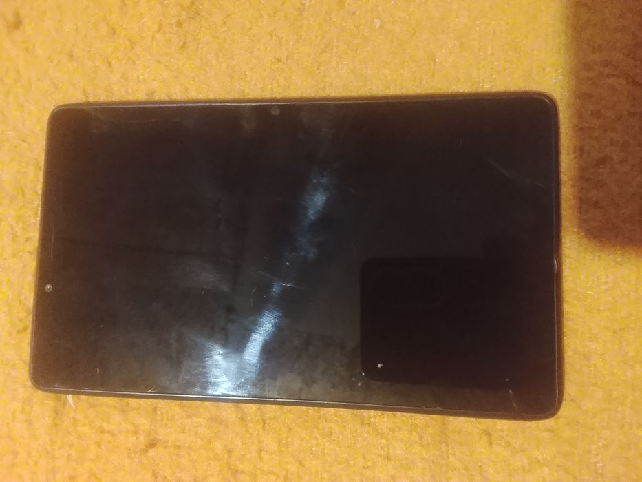 Vând sau schimb tableta Lenovo