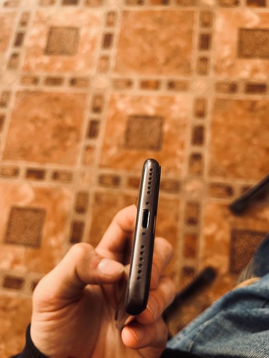 Продаю айфон se 2022