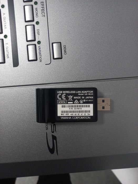 Vând Yamaha Tyros 5  61 clape