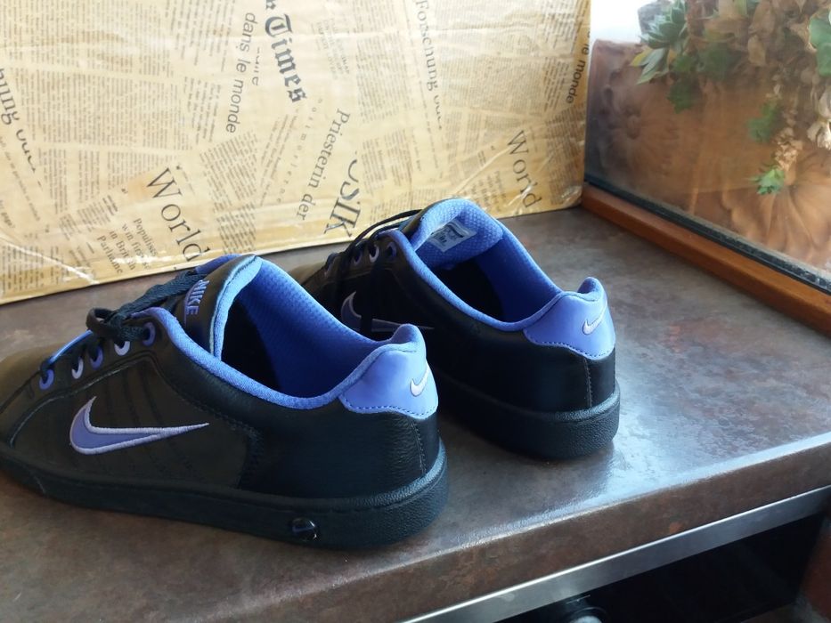 маратонки за момиче,кожени кецове,спортни обувки Nike,найк,номер 38,5