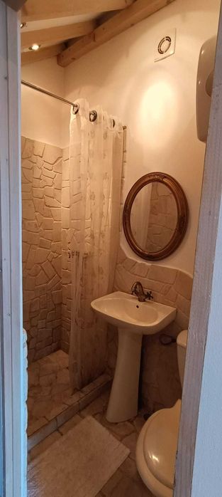 Inchiriez central garsoniera camera cu terasa in vila str Iorga