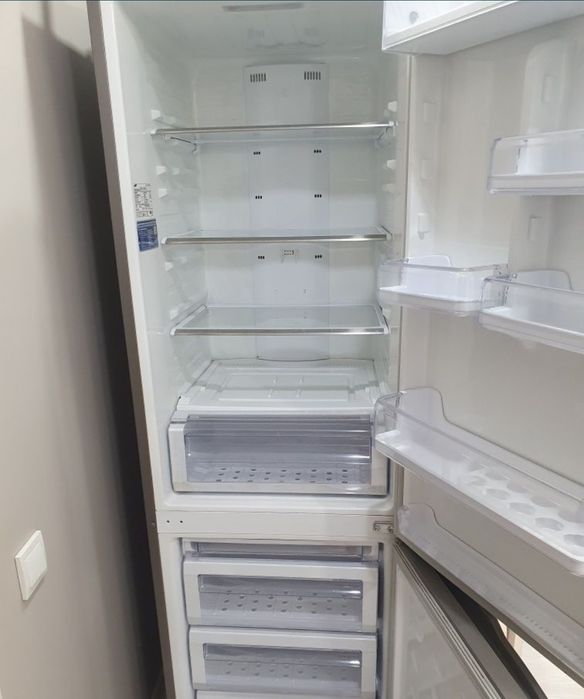 Срочно продам рабочий холодильник самсунг