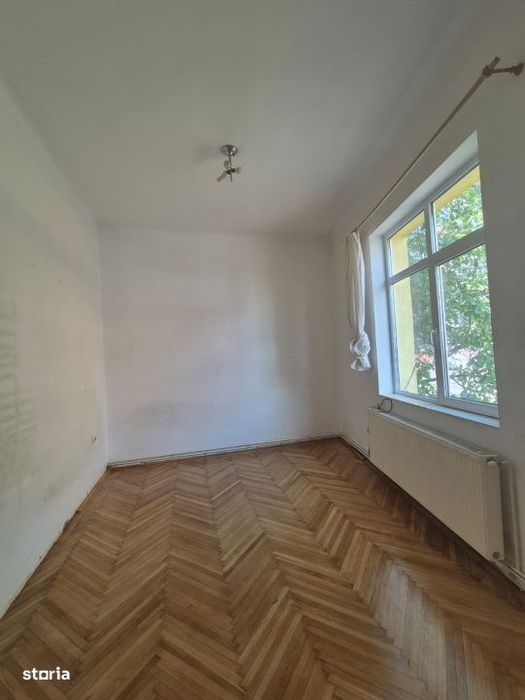 Apartament 3 camere semidecomandate, Centru, terasa, curte — fotografia 1