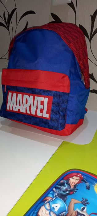 Set ghiozdan+gentuță Marvel