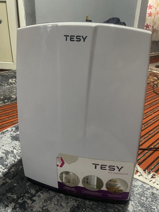 Acest aparat este un dezumidificator de aer Tesy DHF 10 CEL