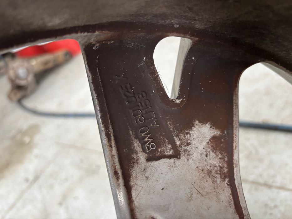 Vând 2 Roti, Jante originale Audi pe 17 cu cauciucuri de vară