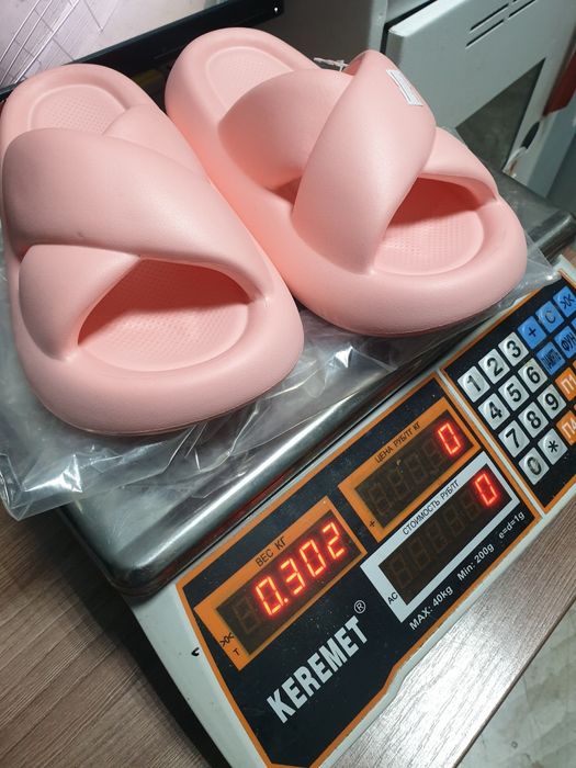 Стильные милые сланцы по распродаже