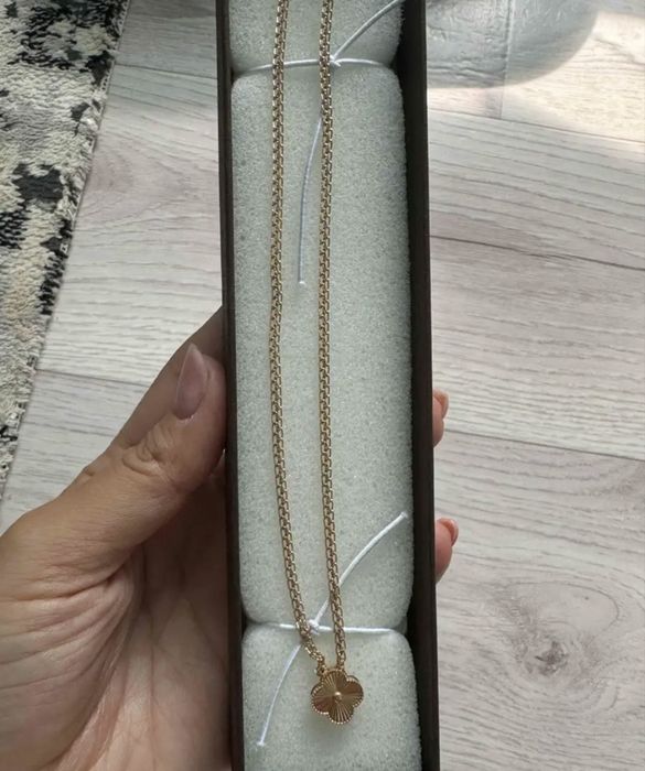 продам золотые серьги и цепочку ванклиф