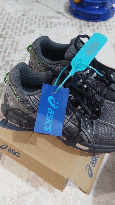 Продам кроссовки  Asics