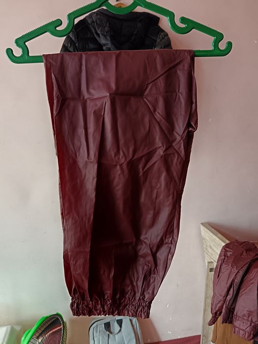 Дождевик не одета