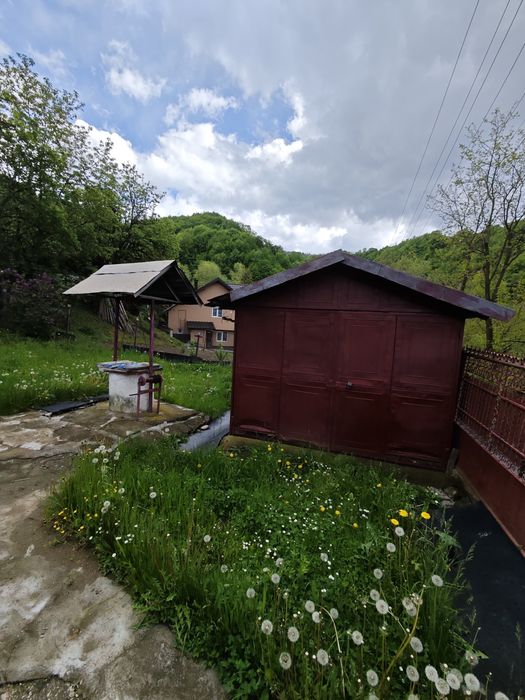 Casă de vânzare în Câmpulung– teren 3000 mp intravilan, zonă liniștită