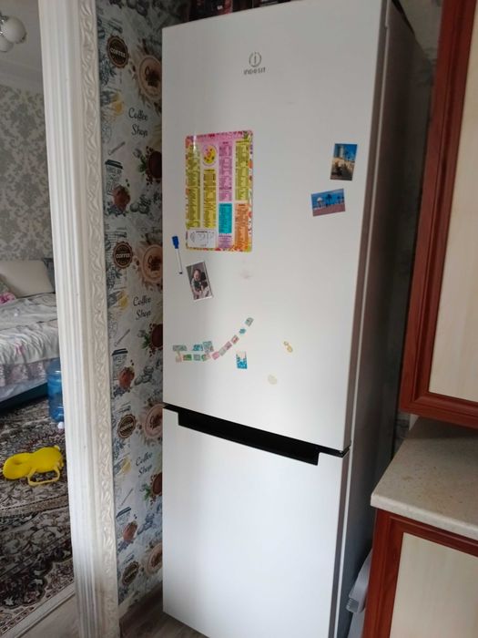 Холодильник indesit