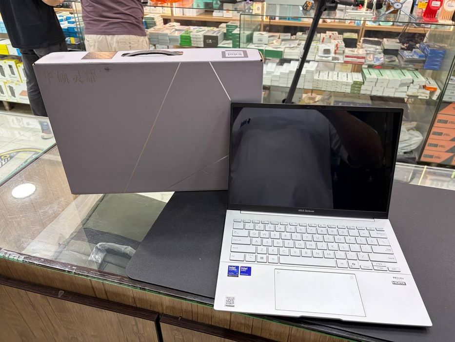 ASUS Zenbook 14 (UX3405C)