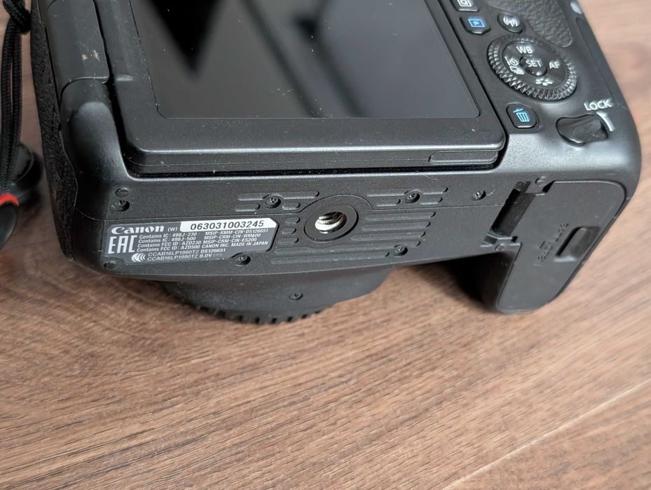 Canon 77D de nou F64 si optional 2 obiective kit