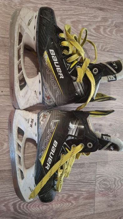 Продам юниорские коньки