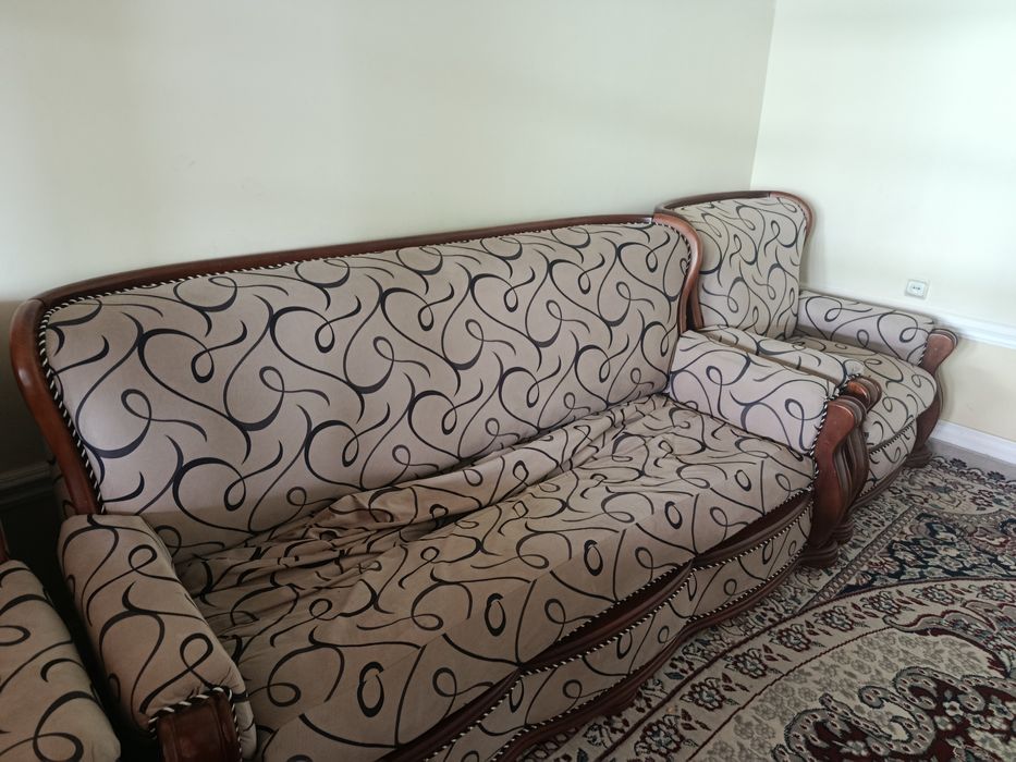 Mebel divan kreslo pismenni stol