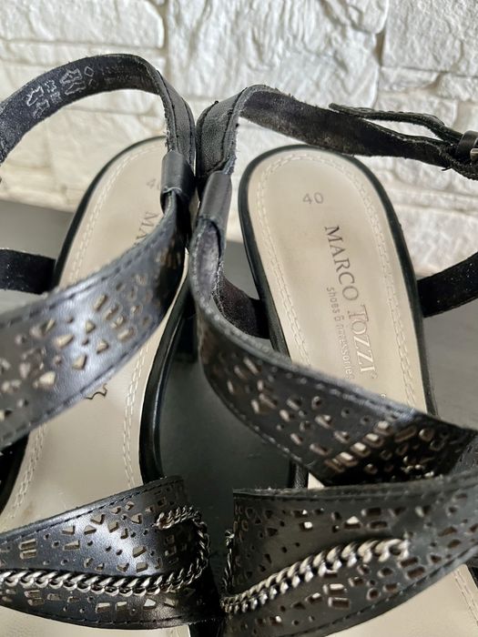 Продам босоножеи на каблуке