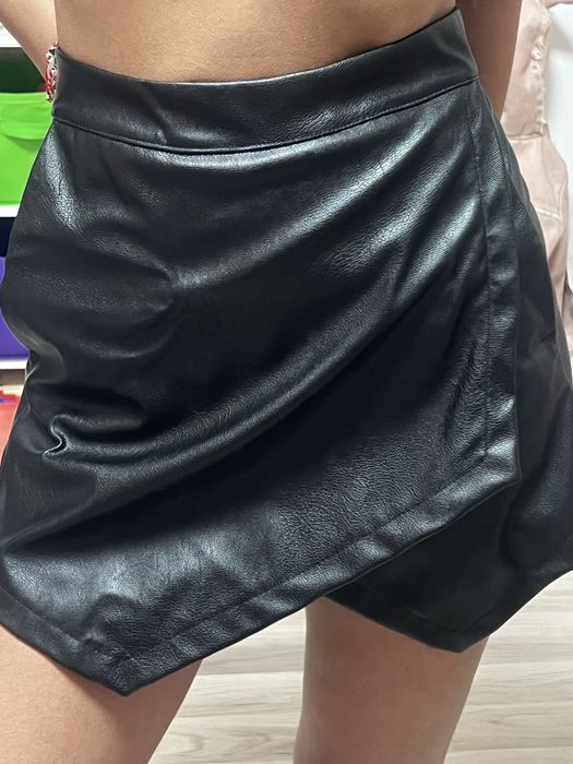 Кожена пола-панталон