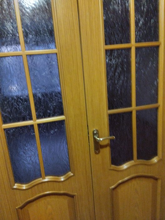 Продам меж комнатные двери