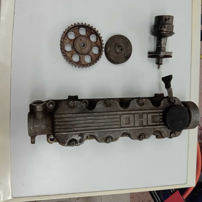 капак глава опел кадет 1300 бензинова помпа и забно колело ангренаж