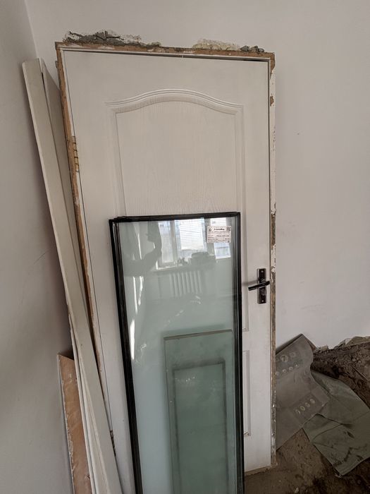 Продам 2 двери срочно, самовывоз