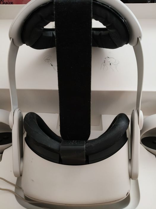 Vând Oculus Quest 2